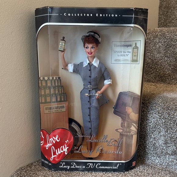 Barbie Collector Edition Doll - Black and White Outfit - Picture 1 of 9